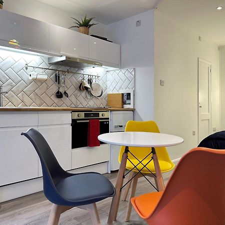 Kensington Studio Hosted By Airoperate Near Notting Hill - 1 Double Bed , 1 Sofa Bed, Ground Floor Apartment Via Private Entrance London Kültér fotó